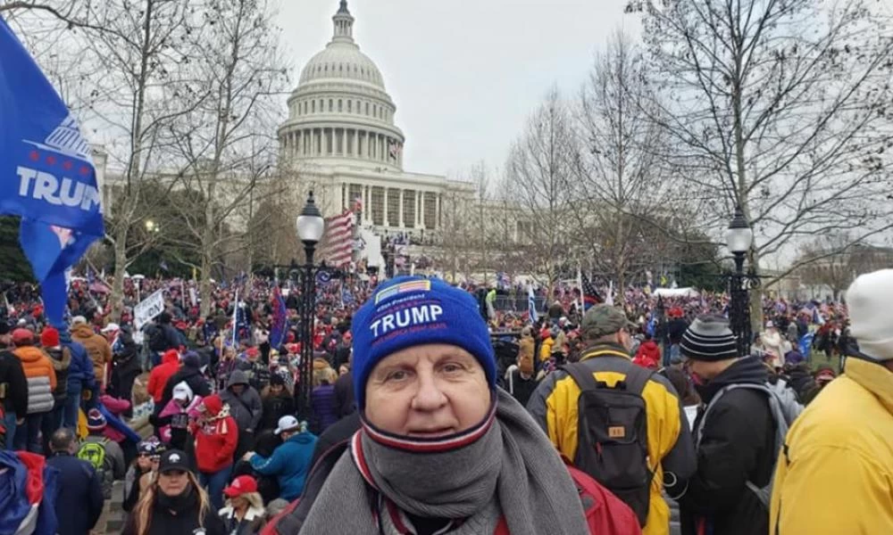 Εισβολή στο Καπιτώλιο: Οι οπαδοί του Τραμπ χάνουν τις δουλειές τους